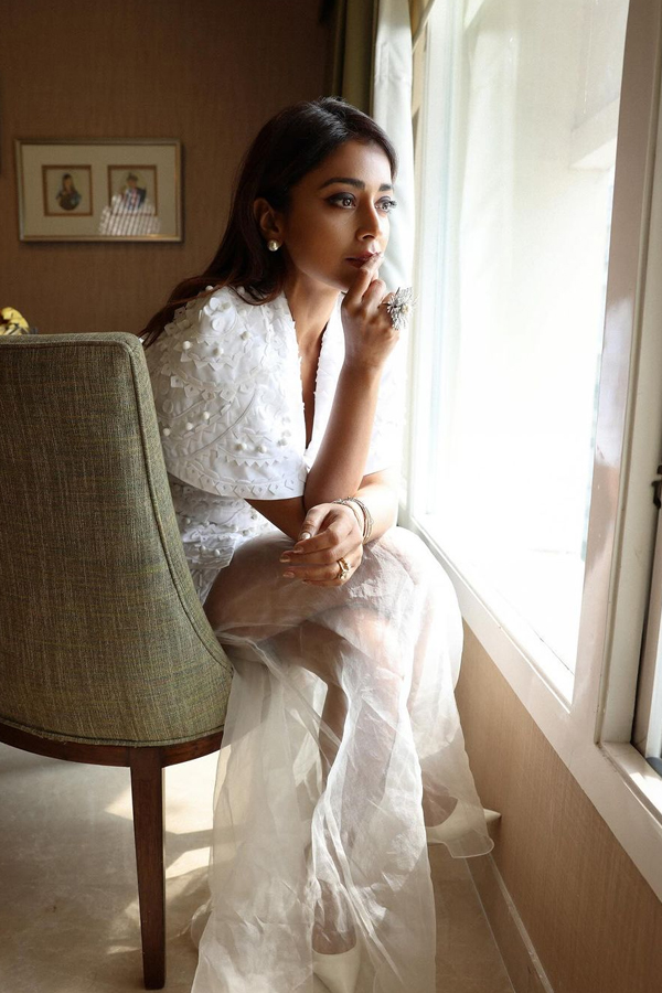 Actress Shriya Saran Gorgeous Looks In White Dress5