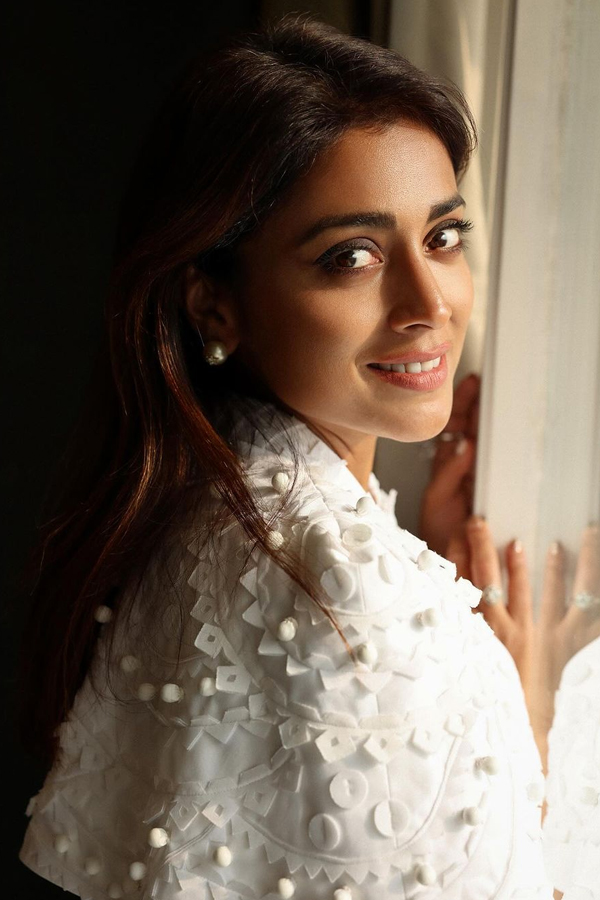 Actress Shriya Saran Gorgeous Looks In White Dress8