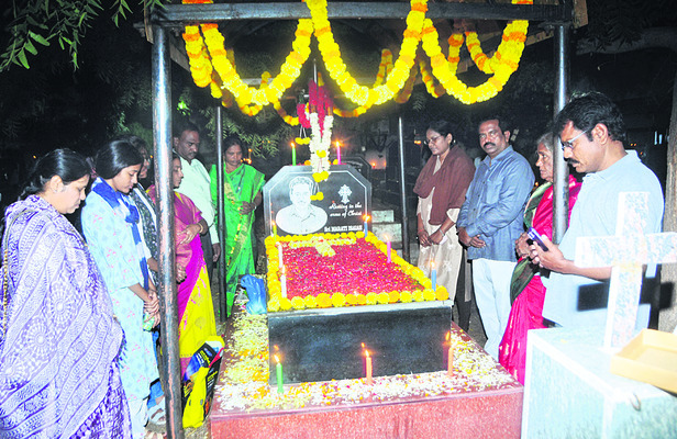 భక్తిశ్రద్ధలతో సమాధుల పండుగ 2