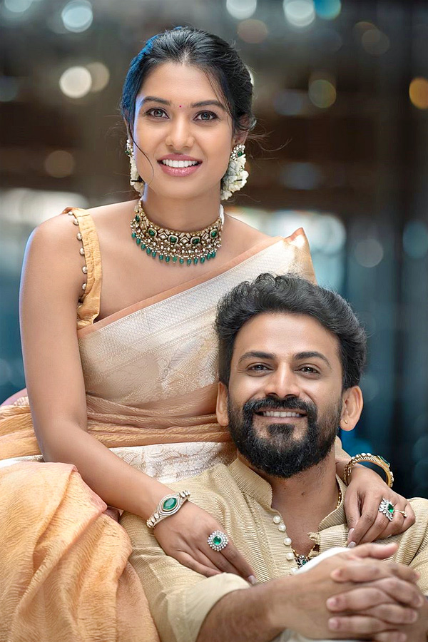 Kannada actor, Daali Dhananjay shares engagement Photos9