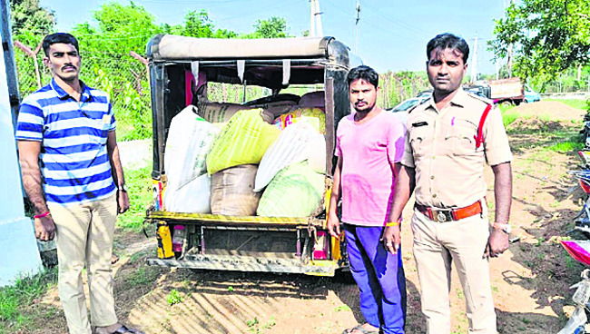 రైలు నుంచి జారిపడి వ్యక్తికి తీవ్ర గాయాలు2