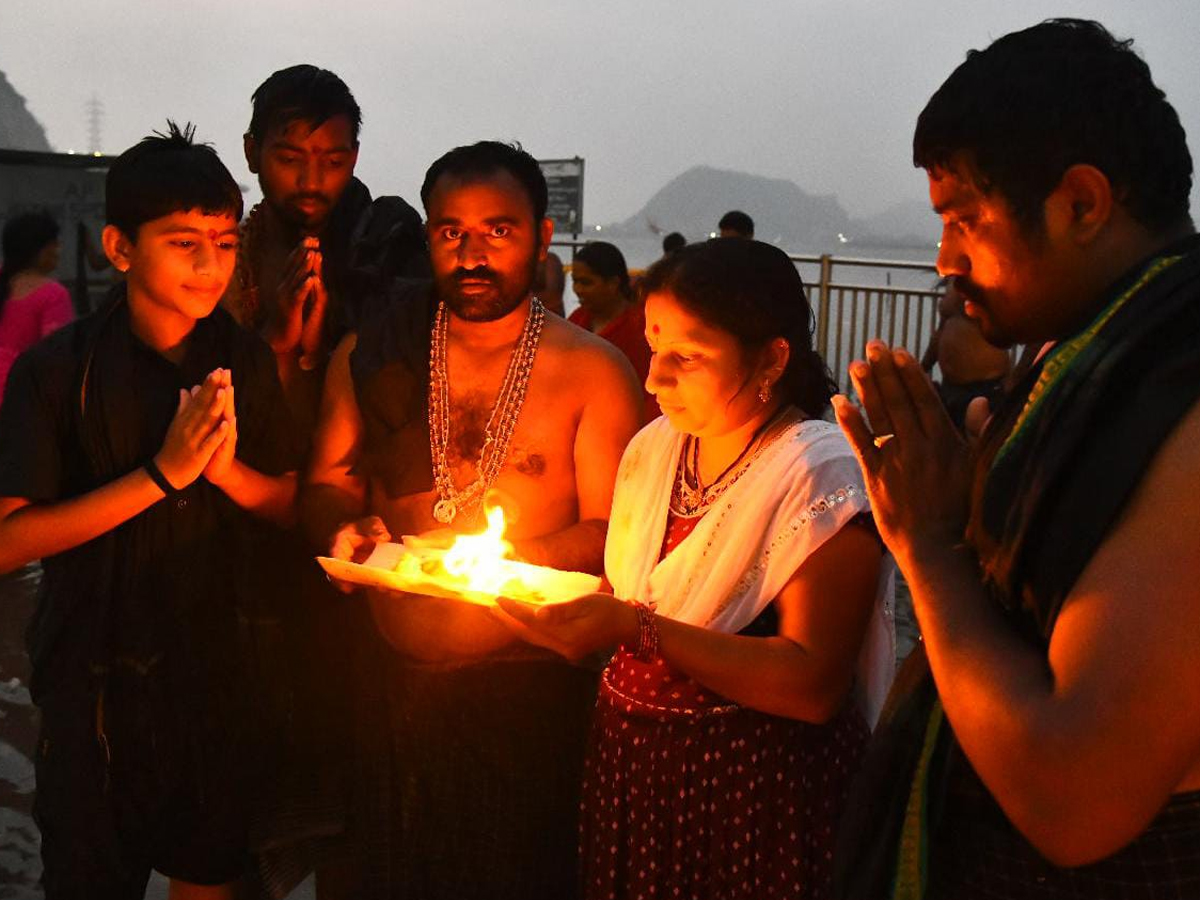 Devotees Rush At Vijayawada Punnami Ghat To Offer Karthika Masam Prayers16