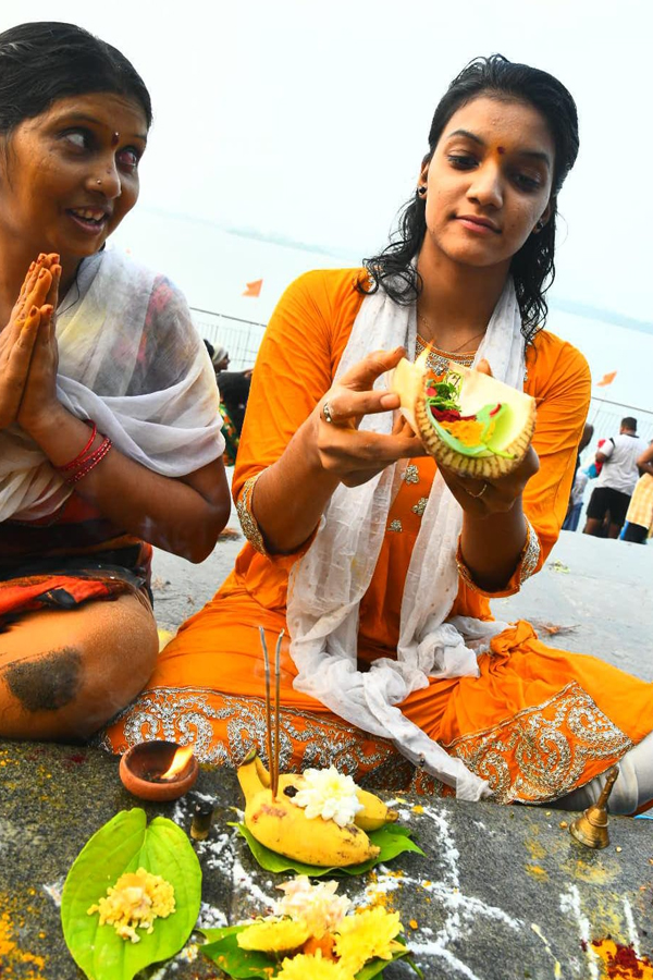 Devotees Rush At Vijayawada Punnami Ghat To Offer Karthika Masam Prayers3