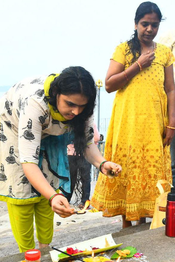 Devotees Rush At Vijayawada Punnami Ghat To Offer Karthika Masam Prayers4