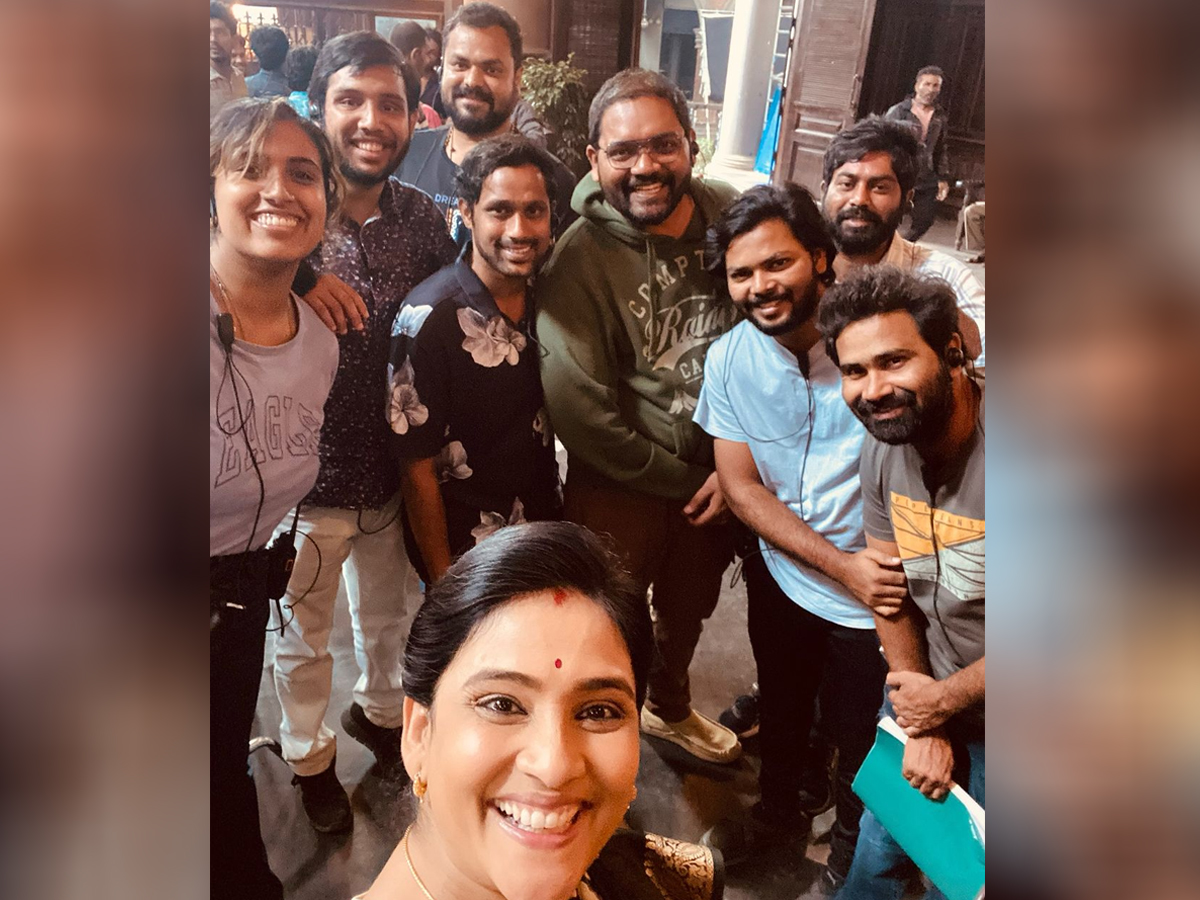 Actress Gayatri Bhargavi Shared Memories Of Her With Lucky Bhaskar Movie Team14