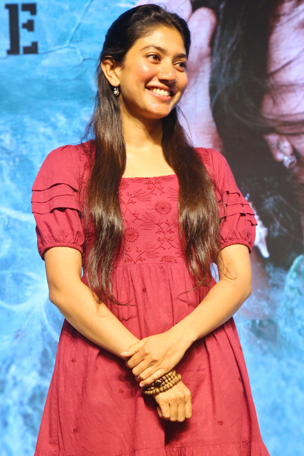 Sai Pallavi Speech At Thandel Press Meet Photos12