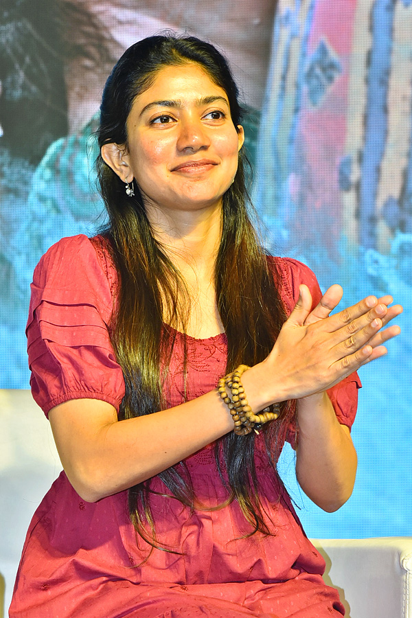 Sai Pallavi Speech At Thandel Press Meet Photos17