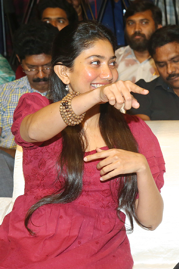 Sai Pallavi Speech At Thandel Press Meet Photos7