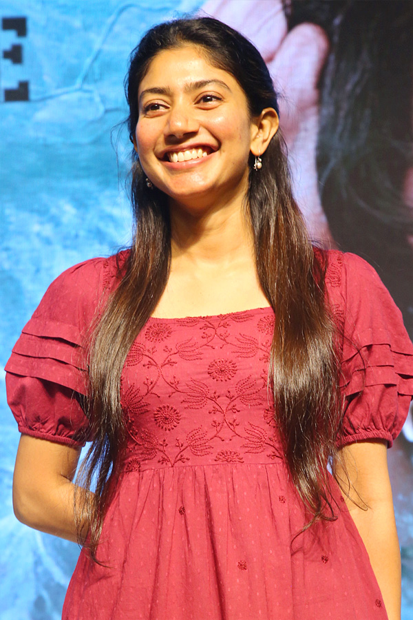 Sai Pallavi Speech At Thandel Press Meet Photos9