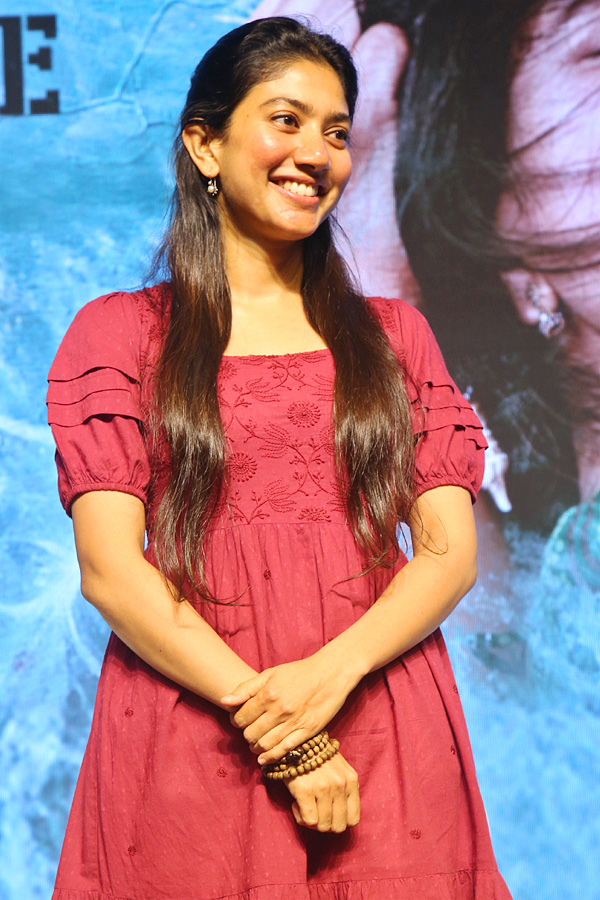 Sai Pallavi Speech At Thandel Press Meet Photos11