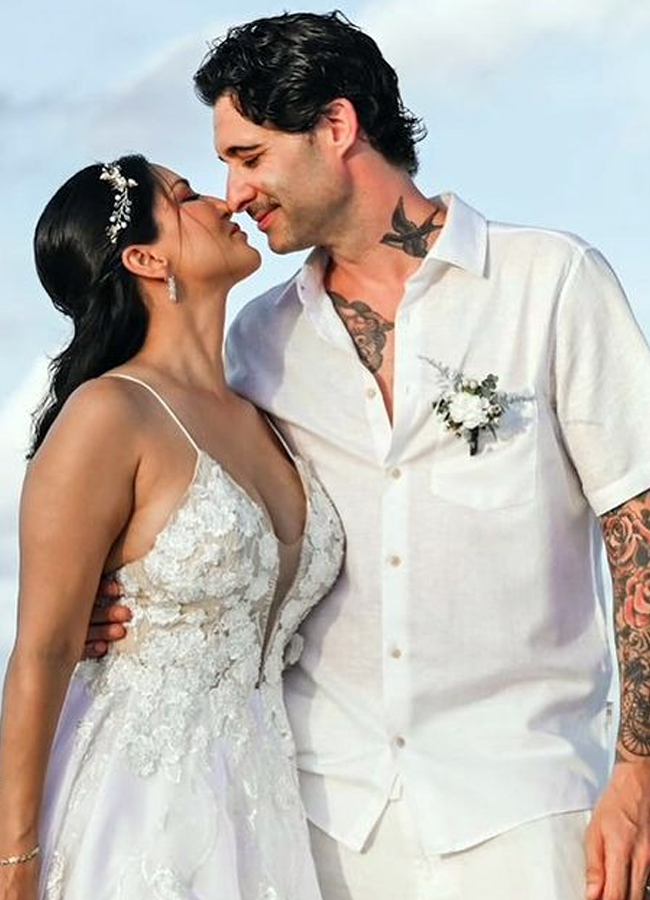 Sunny Leone And Daniel Weber Renew Wedding After 13 Years Of Marriage, PICS goes viral7