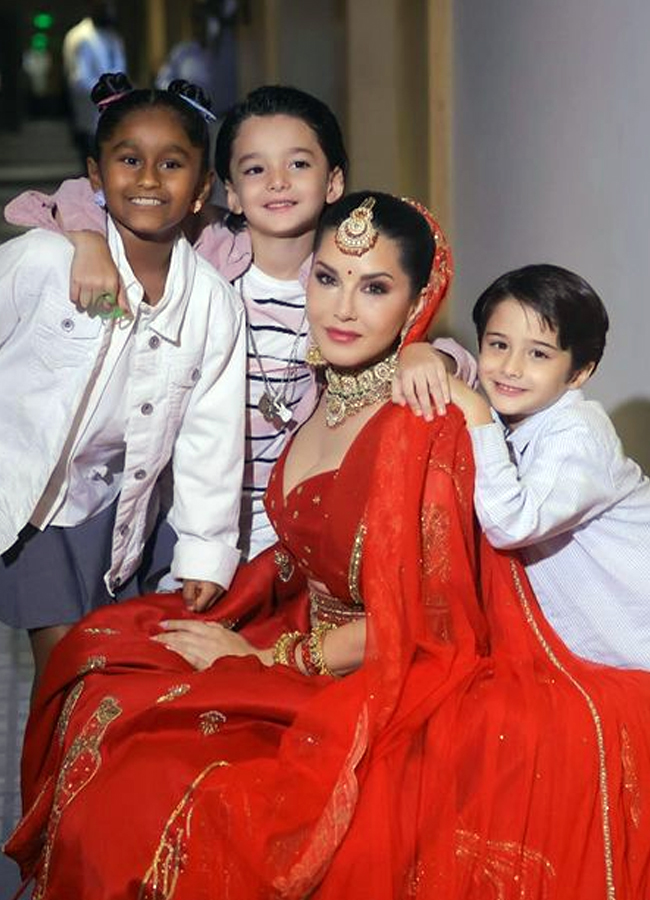 Sunny Leone And Daniel Weber Renew Wedding After 13 Years Of Marriage, PICS goes viral8