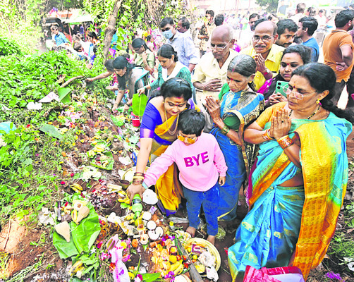 భక్తిశ్రద్ధలతో నాగుల చవితి3