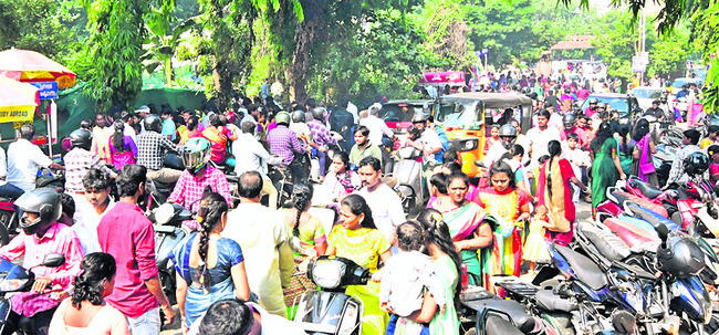 భక్తిశ్రద్ధలతో నాగుల చవితి1