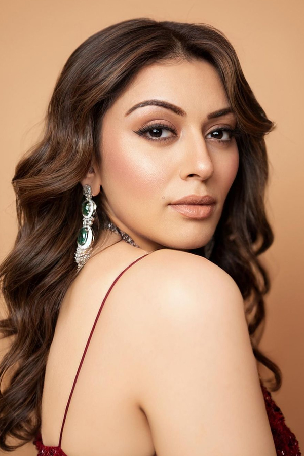 Actress Hansika Motwani Looks Gorgeous In Maroon Ghagra17