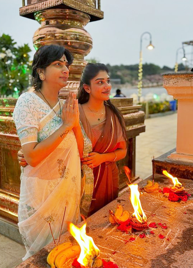 Surekha Vani, Pranitha, Vasanthi Krishnan Celebrates Karthika Shobha2