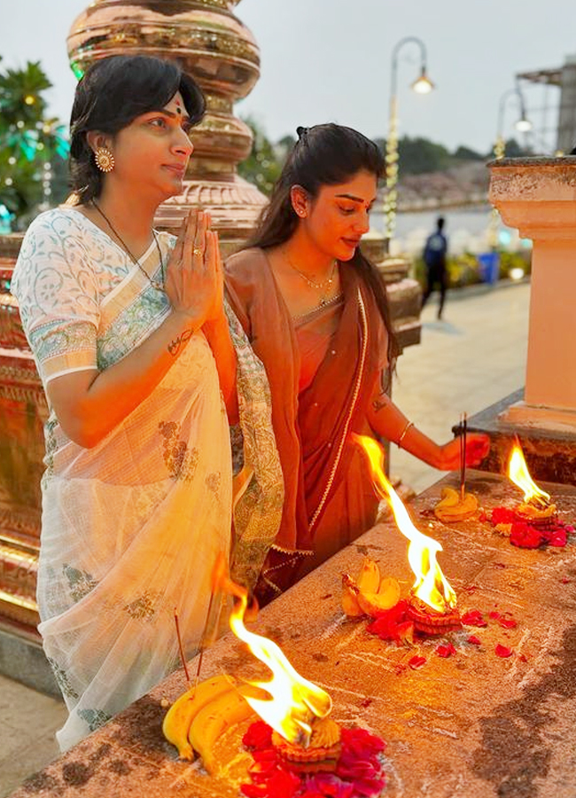 Surekha Vani, Pranitha, Vasanthi Krishnan Celebrates Karthika Shobha3