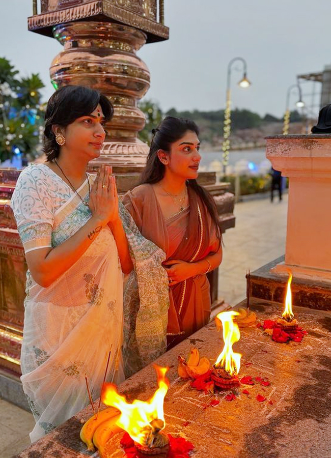 Surekha Vani, Pranitha, Vasanthi Krishnan Celebrates Karthika Shobha6