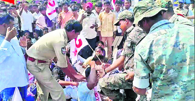 గర్జించిన విద్యార్థిలోకం 1