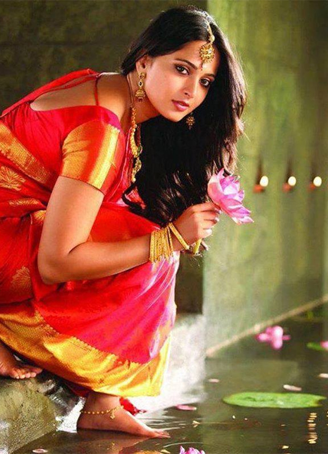 Tollywood Actress Anushka Shetty Rare and Unseen Viral Photos25