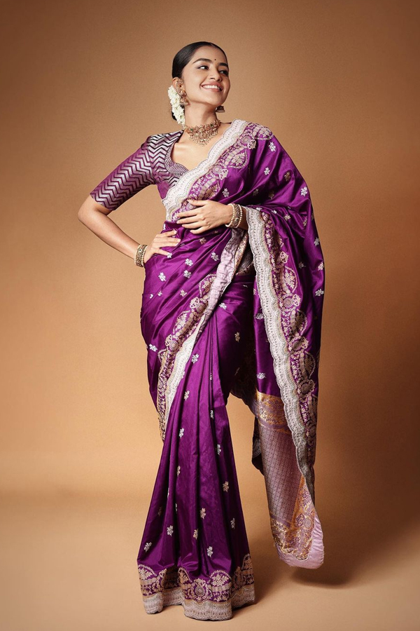 Vibrates Your Look With Trendy Purple Color Saree12