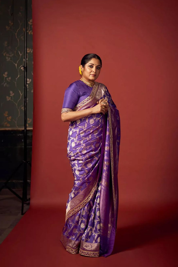 Vibrates Your Look With Trendy Purple Color Saree17