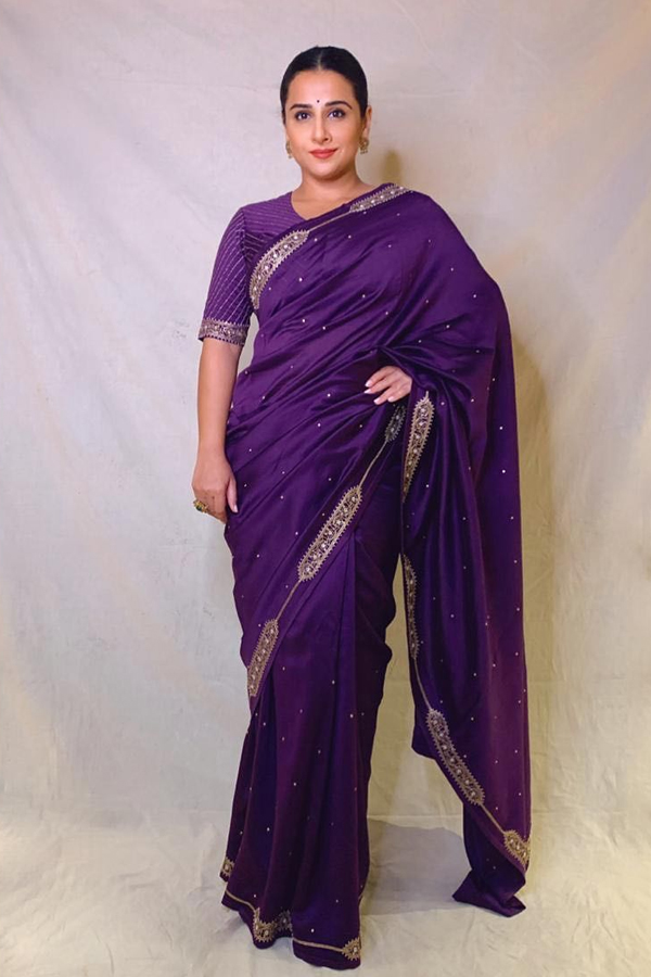 Vibrates Your Look With Trendy Purple Color Saree5