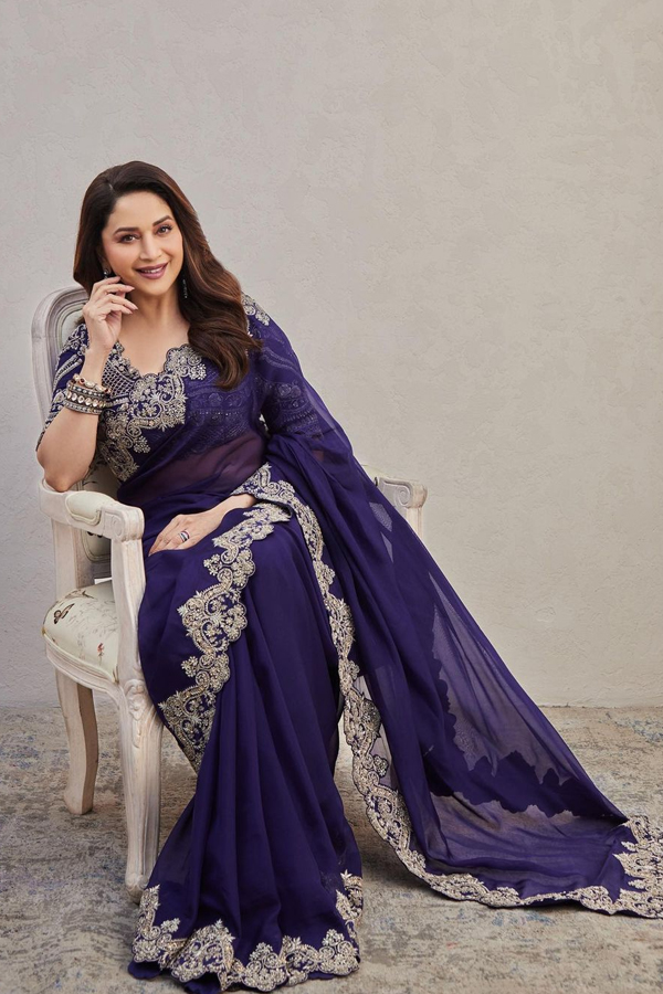 Vibrates Your Look With Trendy Purple Color Saree6