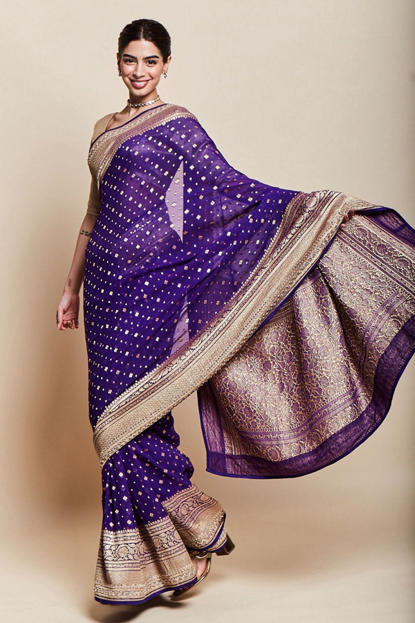 Vibrates Your Look With Trendy Purple Color Saree8