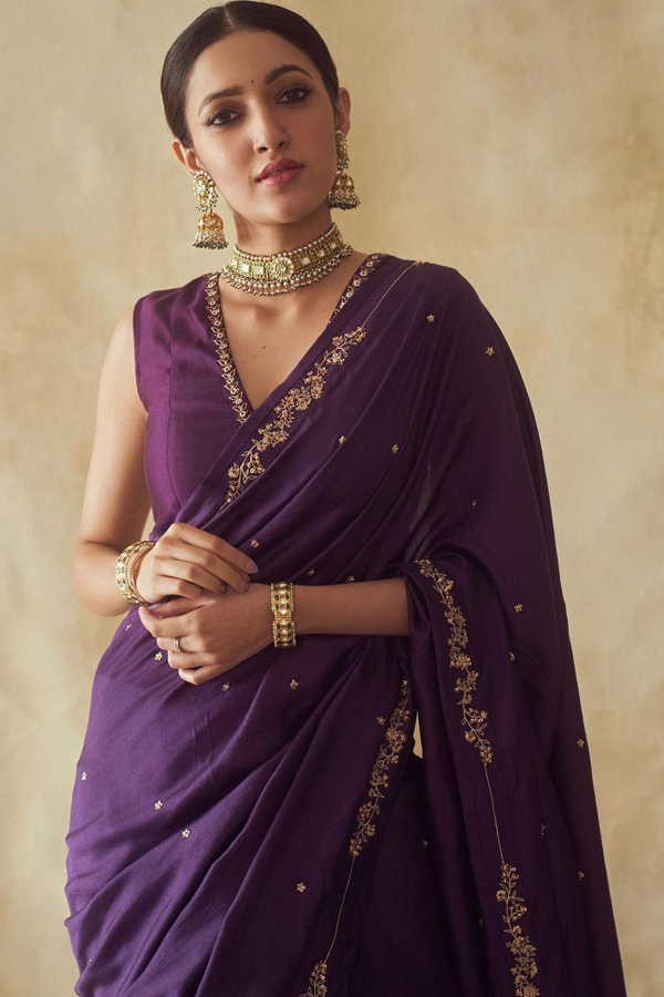 Vibrates Your Look With Trendy Purple Color Saree9