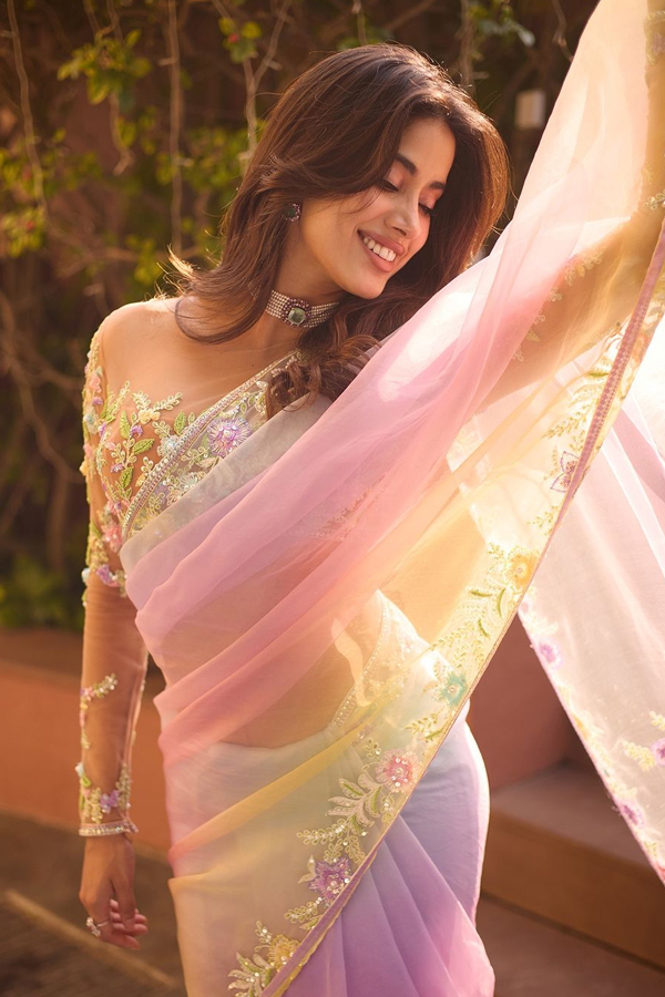 Actress Janhvi Kapoor Looks Gorgeous In Cassata Color Saree2