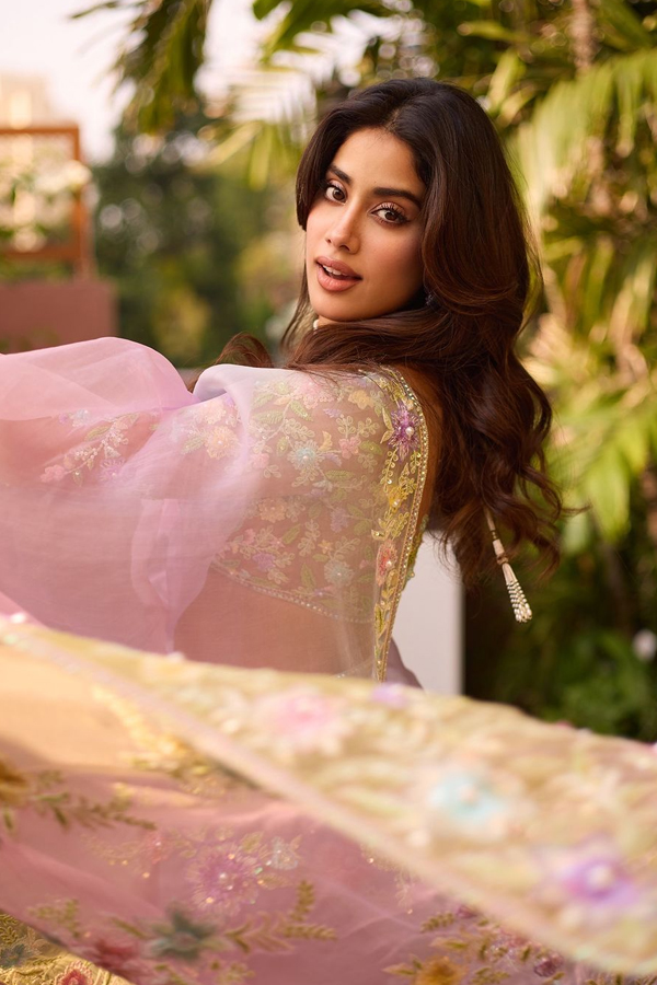 Actress Janhvi Kapoor Looks Gorgeous In Cassata Color Saree7