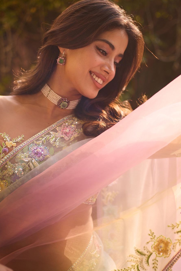 Actress Janhvi Kapoor Looks Gorgeous In Cassata Color Saree8