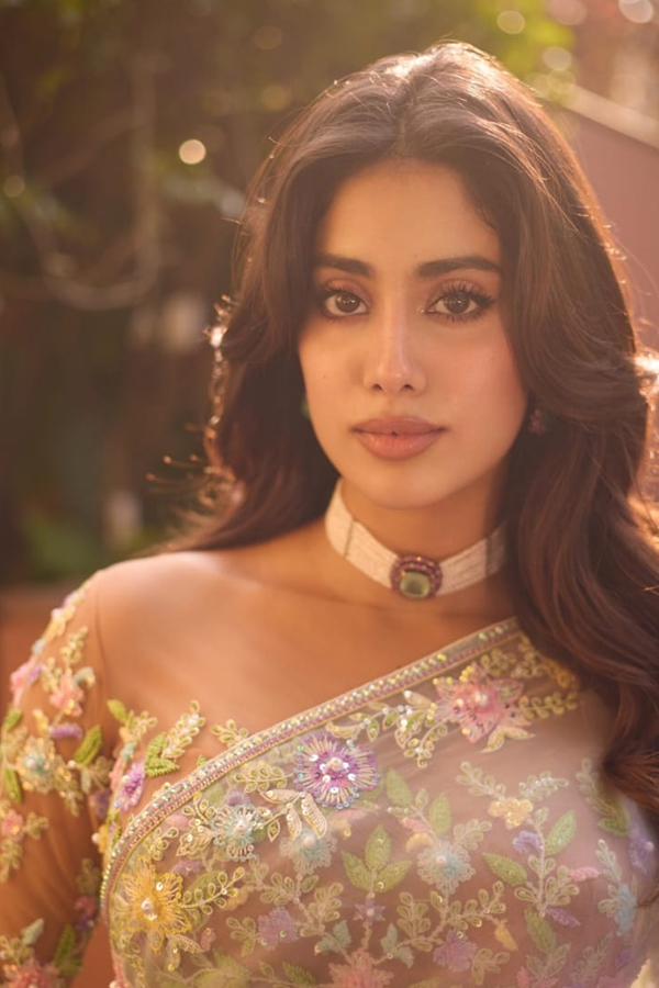 Actress Janhvi Kapoor Looks Gorgeous In Cassata Color Saree10