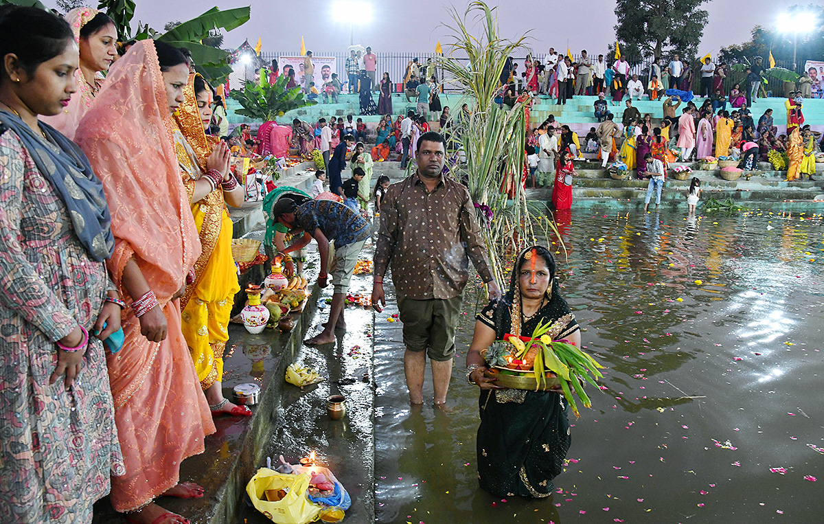 Necklace Road: Chhath Puja 2024 with Devotees at Bathukamma Ghat3