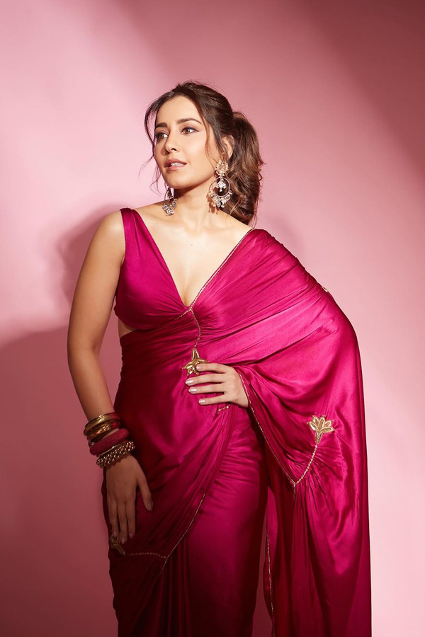 Tollywood Actress Raashii Khanna Gorgeous Photos In Pink Saree5