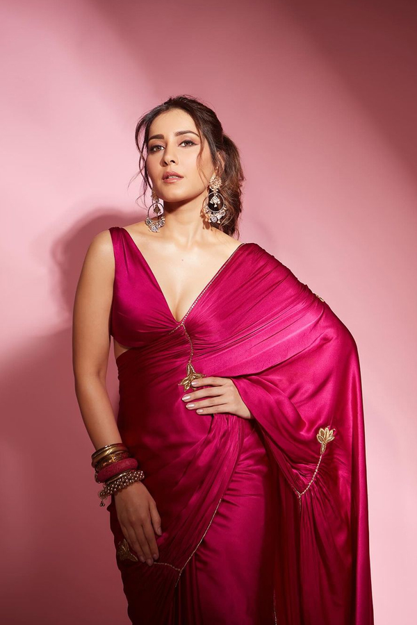 Tollywood Actress Raashii Khanna Gorgeous Photos In Pink Saree8