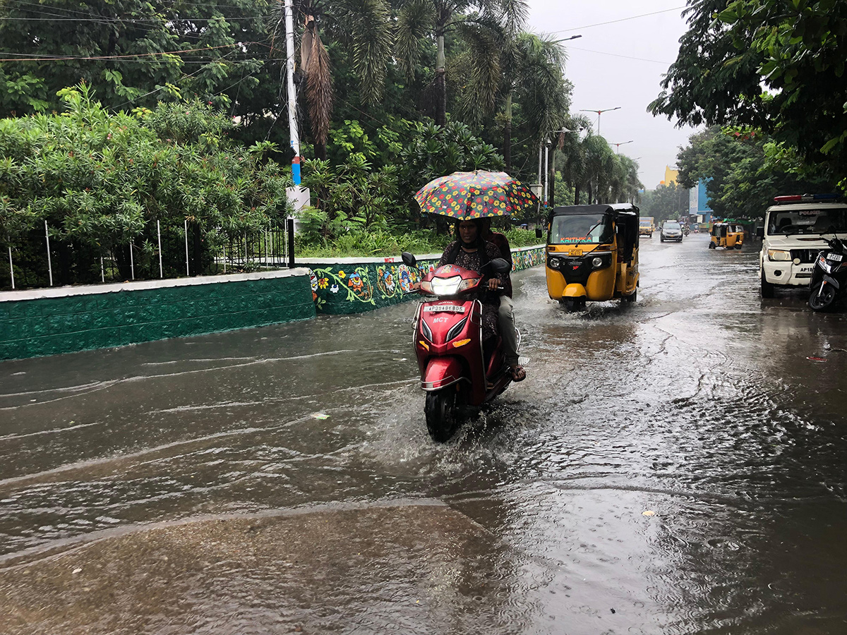 weather update : heavy rain in tirupati11