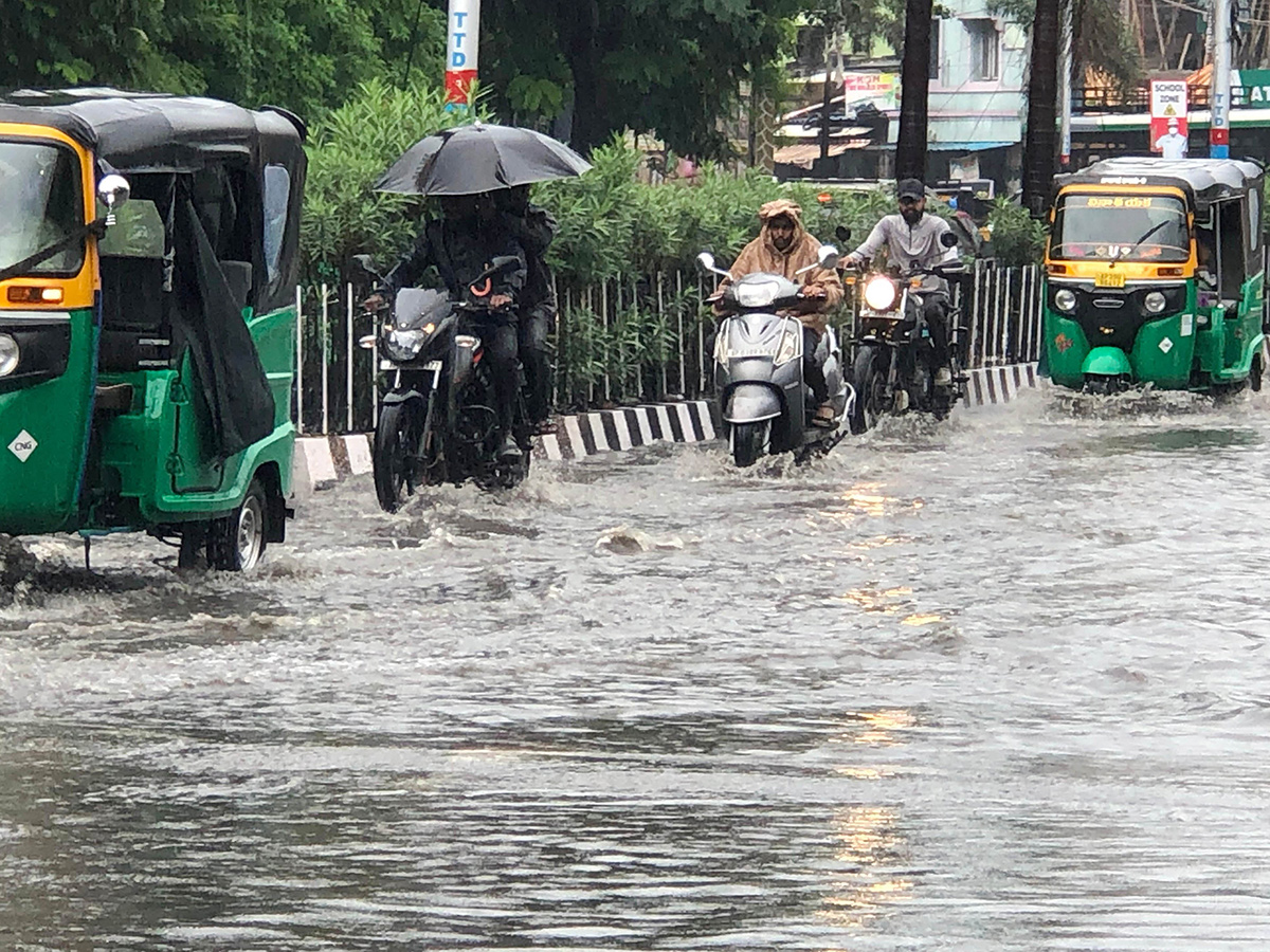 weather update : heavy rain in tirupati14