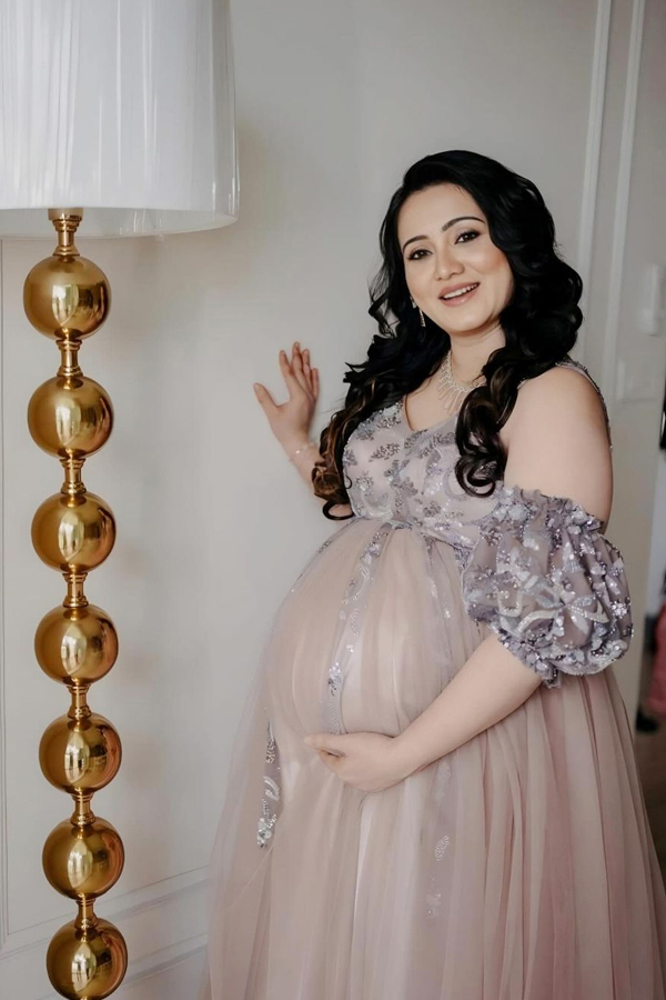 Kannada Actress Harshika Poonacha Pregnancy Days Photos Viral12