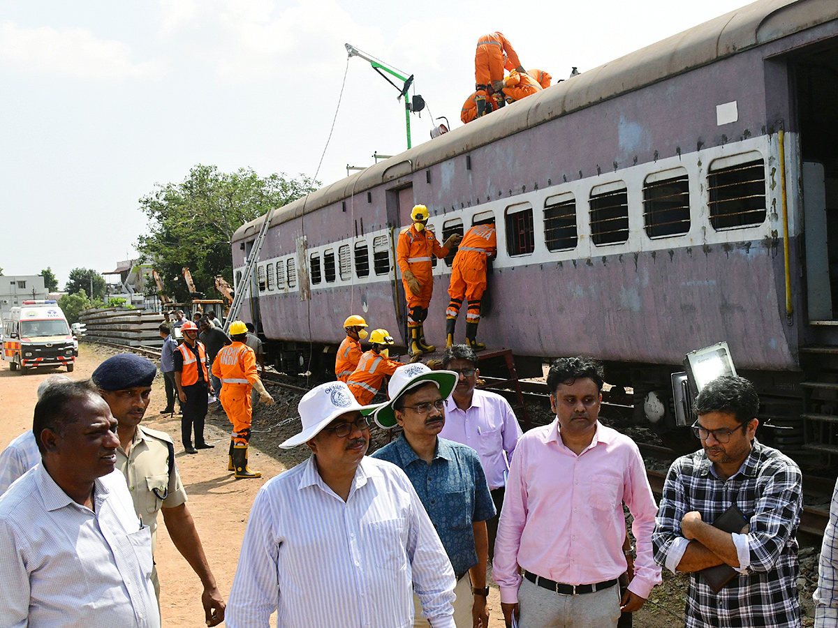 Train accident mock drill at Simhachalam railway station3