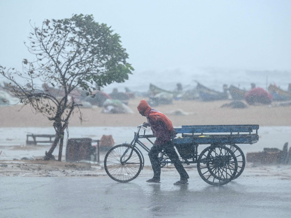 Cyclone Fengal : Heavy Rain Causes Waterlogging In Chennai Photos4