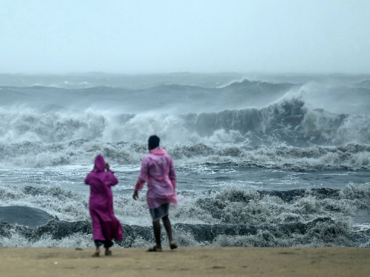 Cyclone Fengal : Heavy Rain Causes Waterlogging In Chennai Photos9