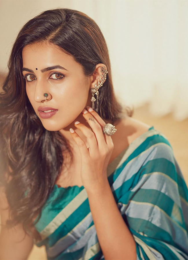 Actress Niharika Konidela New Song photos goes viral12