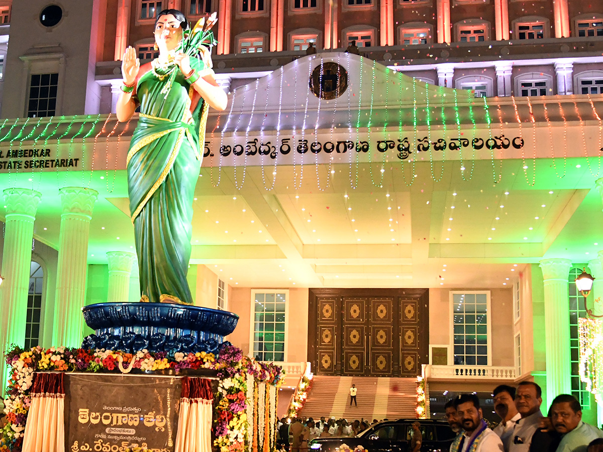 CM Revanth Reddy Inaugurates Telangana Thalli Statue At Secretariat17