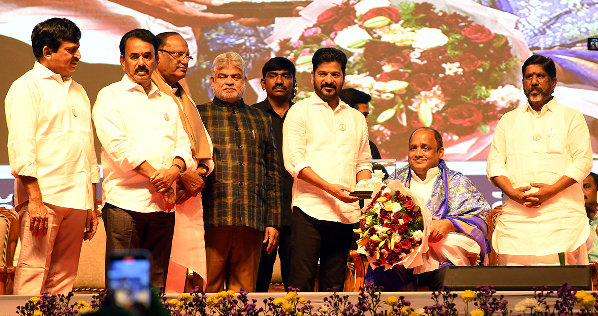 CM Revanth Reddy Inaugurates Telangana Thalli Statue At Secretariat19