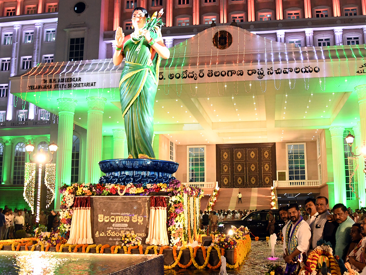 CM Revanth Reddy Inaugurates Telangana Thalli Statue At Secretariat23