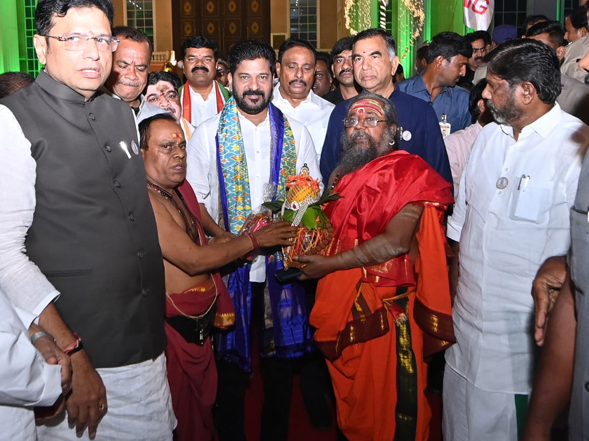 CM Revanth Reddy Inaugurates Telangana Thalli Statue At Secretariat3