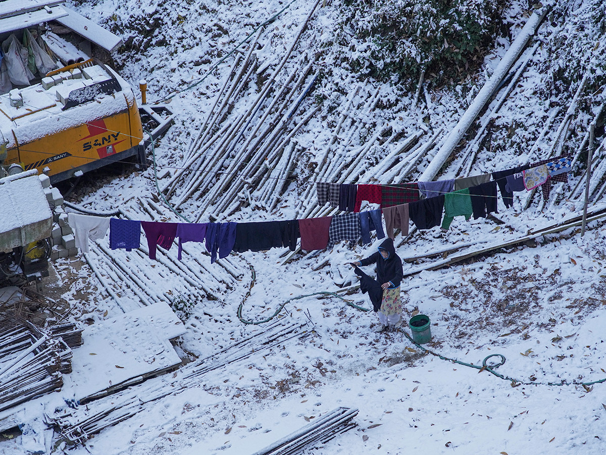 In Pics: Season's First Snowfall In Himachal Pradesh's Shimla3