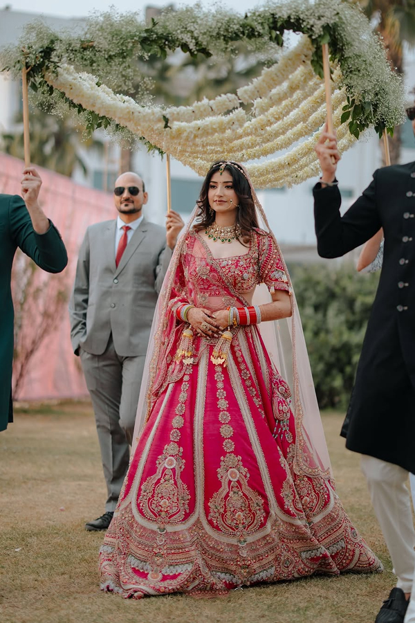 Popular Influencer Sunny Chopra Got Married To Kaushki Photos Goes Viral2